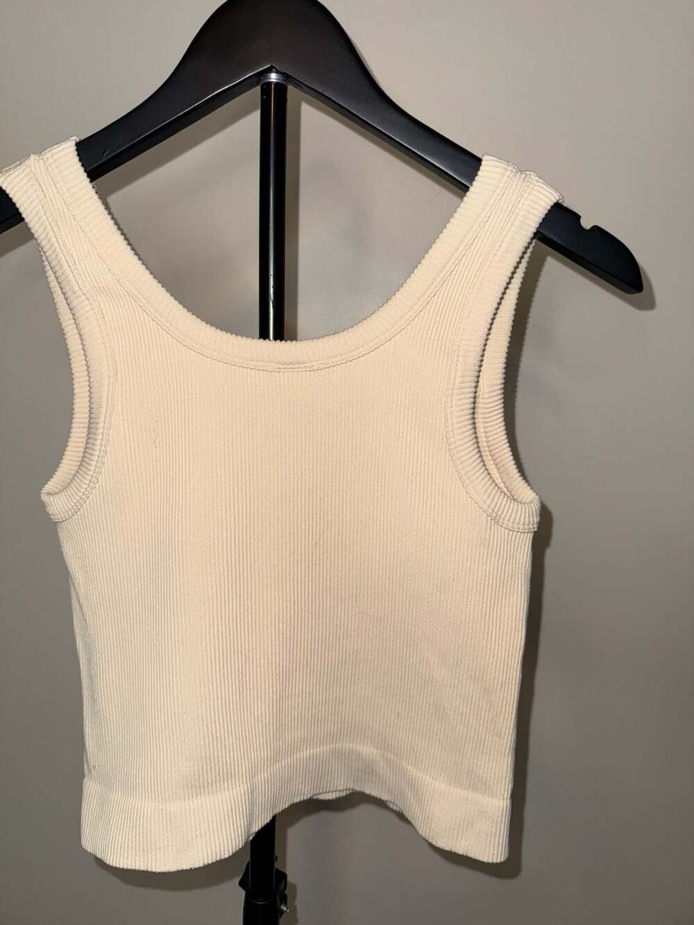 LoveCharm Ribbed Crop Tank To size-M/L - Picture 3 of 5
